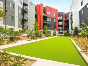 Luxurious 2-bedroom condo with WiFi, AC in fabulous Los Angeles