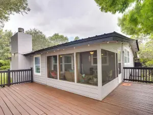 Frostproof Lakefront Home w/ Screened-in Porches!