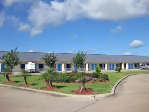 Scottish Inn and Suites