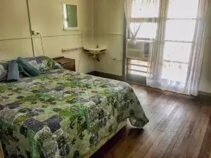 Royal Carrangarra Hotel