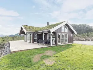 Stunning Home in Kvisvik with 4 Bedrooms and Internet