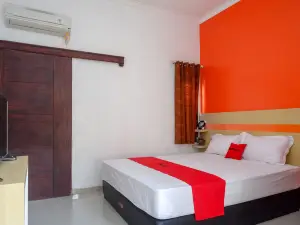 RedDoorz Syariah Near Alun Alun Kota Rembang
