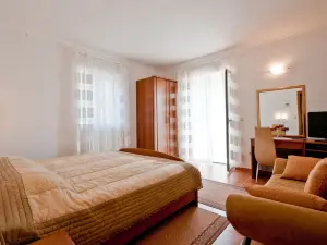 Barba Petra Dvori Apartments