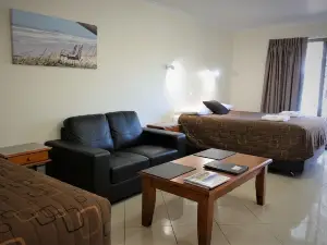 Pacific Palms Motor Inn