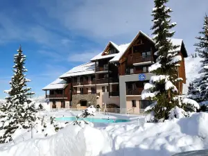 Hôtel Club "Les Carrettes"