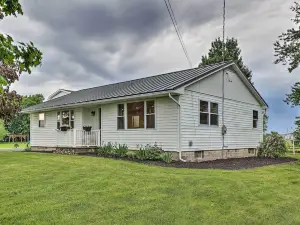 Cozy Seneca Falls Home Close to Cayuga Wine Trail!