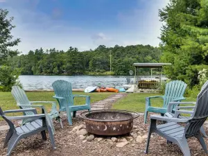 Lake Arbutus Cabin Private Dock and Pontoon Rental!