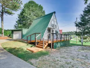 A-Frame Home about 6 Mi to Tennessee River!