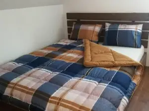 Gold Apartment