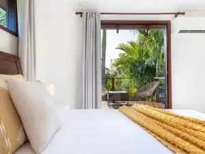 Family Retreat, Pool, WiFi, Games by Custom Bnb Hosting