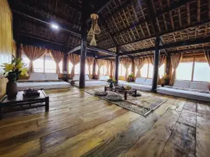 NGŨ CHỈ SƠN Trekking