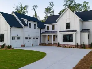Masters Rental - 6 Bed/6.5 Bath  Great Entertainment House in Champions Retreat!