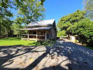 Graceland Farm 200 yr old rustic cabin located near the heart of Pilot Mtn, NC