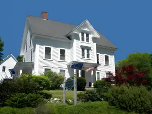 Highland Lake Inn