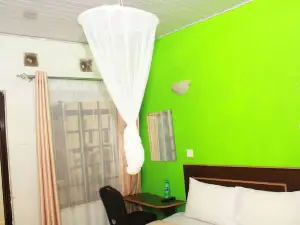 Dover Hotel Bondo