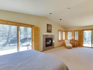 Beautiful Home with Private Hot Tub & Sauna in the Ketchum/Sun Valley Area