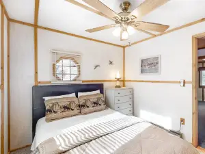 Cozy, lakefront cottage w/ a firepit, shared patio, gas grill, & free WiFi