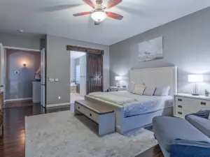 Peaceful Lakeside Setting w/4 Kayaks, Pvt Htd Pool, Game Room, Near Golf & Hiking/Biking Trails