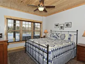 Cozy Retreat - Log Home, Hot Tub, Views, Fireplace