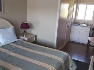 Bay Lake Inn - Frontiersman Motel