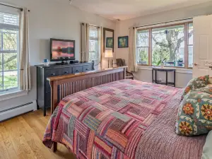 Moonshadow Bed and Breakfast