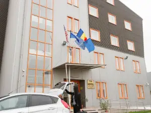 Plus Hotel