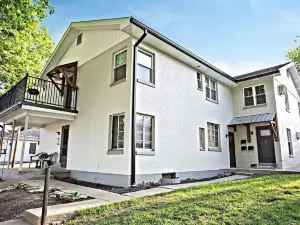 New Hagerstown Apartment - Self Check-in. Sleeps 4+