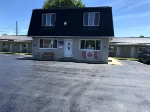 Perth Plaza Inn & Suites