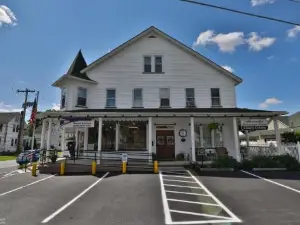 Lizard Creek Inn