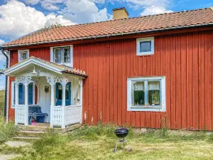 Awesome Home in Skillingaryd with Lake View