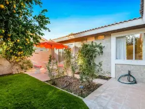 Desert Pool House: Sun, Swim, Sip & Stay