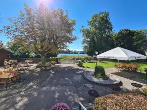Sopherl am See - Frühstück auf der Seeterrasse, sehr ruhig und wunderschön am See, 3 Minuten nach Oberpfaffenhofen, viele Radtouren, Restaurants & Cafes in der Umgebung