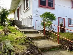 Your Hilo Homebase - Lovely 3 Bedroom in Heart of Hilo with AC!