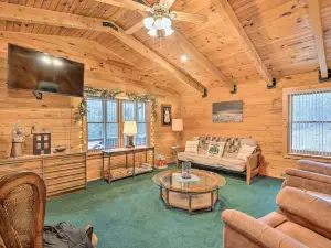 Charming Austin Cabin on 96 Acres of Land!