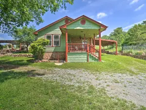 Charming Hilltop Cottage in Medicine Park!