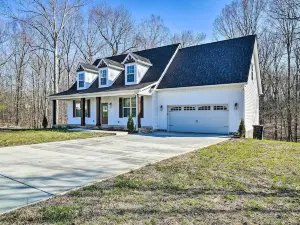 Goodlettsville Home ~ 4 Miles to Raceway!