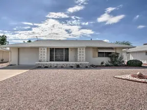 Quaint Sun City Home Covered Patio and Private Yard