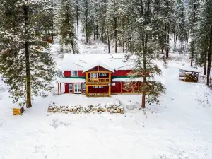 Kettle Falls Home w/ River Valley Mtn Views!