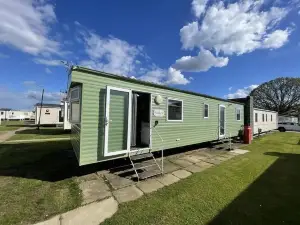 Great caravan with homely feel in Clacton-on-Sea