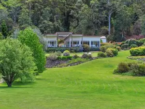 Private luxury in the mountains with running creek