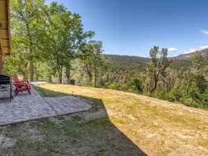 Hilltop Haven- Bright and Modern Cabin w/ Hot Tub and Stunning Views