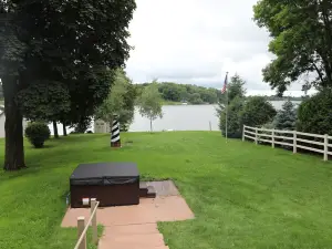Escape to Little Green Lake, perfect for family and pet getaways.