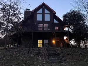 Gorgeous Large Waterfront Log Lake Home with Private Dock!
