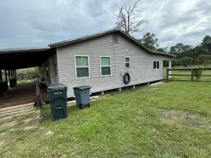 Charming Country Home with Pool - Unit B