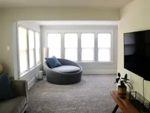 The Northfield Nest: Beautiful 2 Bedroom Apartment