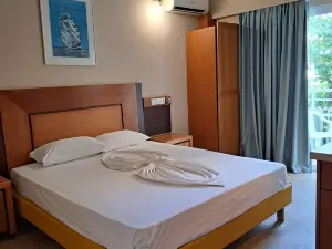 ブリストル ホテル アパートメンツ