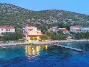 Seafront Apartments Anthony