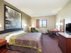 Super 8 by Wyndham Iola KS