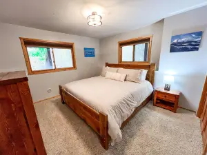 Peaceful & Quiet 4 Bed | 2.5 Bath Home, Minutes to Whitefish Lake, Hot Tub, Pet Friendly and AC!