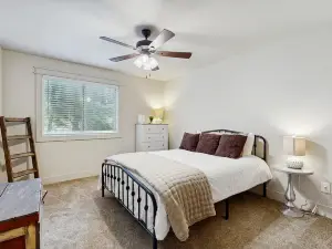 Home with shared hot tub and pool - close to golf course, lake, and ski resorts